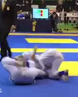 Overhead Sweep To Knee Slice Pass