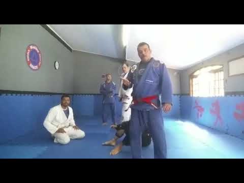 PASSAGEM DE GUARDA  HÉLIO GRACIE-MALIBU JIU JITSU