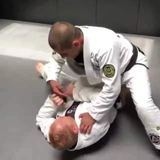 Paper Cutter Choke from Knee on Belly