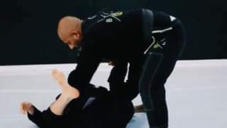 Passagens de guarda toreando. 
 Professor @indiojajj e aluno @renanpereira27 

...