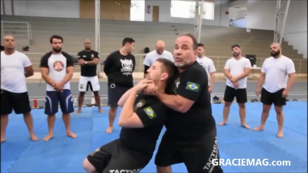 Paulo Peposo ensina imobilização do Jiu-Jitsu para policiais em Minas Gerais