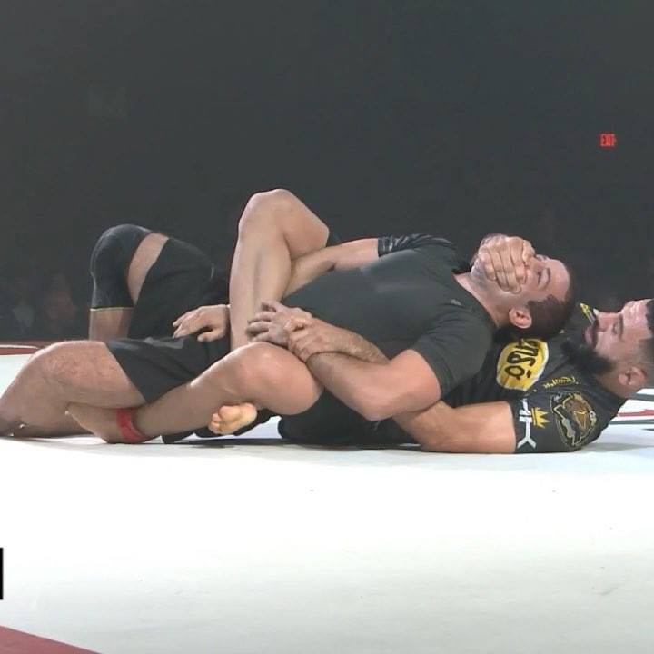 People so mad... learn a counter an stop complaining. “The Muffler” submission. A Vagner Rocha specialty.