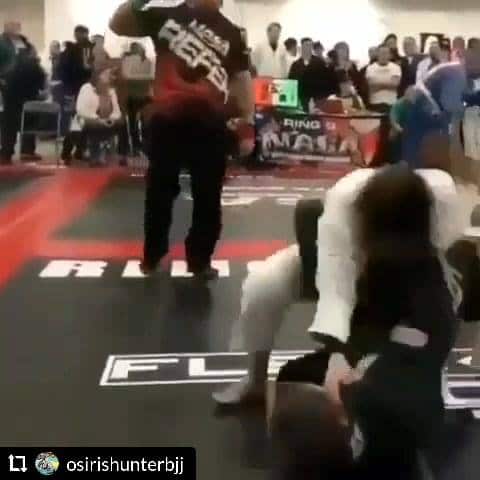 Perfect collar drag takedown.