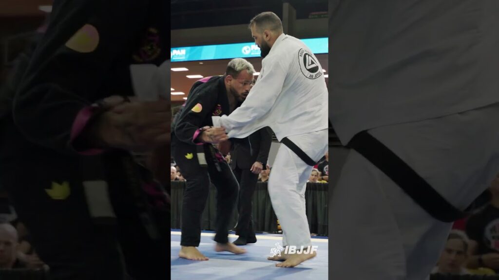 Piter Frank nasty wrist lock makes a quick tap! #ibjjf #bjj #jiujitsu