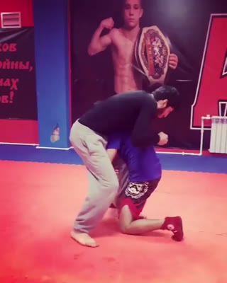 Powerful counter to an outside single leg by @rizvan.mma  Друзья возьмите для пользу и проста поддержите лайком ❤️ оцените в комментарии ?✊