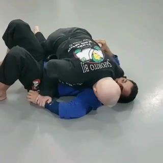 Powerful variation of the Kimura by old school Carlson Gracie black belt Marcelo Saporito