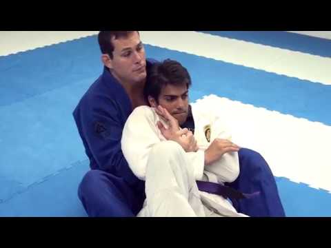 Quer sair dos 100 Kilos e ir para as costas? Roger Gracie ensina!