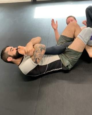 Rafa Mendes Pass to Knee Slice Killing Itwith Kneebar by @abelbjj