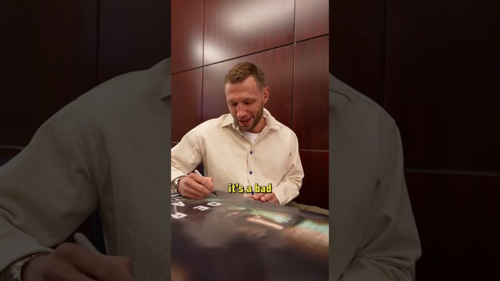 Reinier de Ridder checking in ✍️ #UFCVancouver