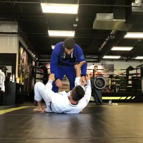 #Repost  @tomeralroy  
 ・・・
 Spider and lasso pass to sneaky armbar -
 Havin...