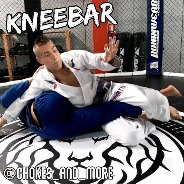 Reposted from @chokes_and_more Kneebar from over/under.  Sneaky way to attack th...