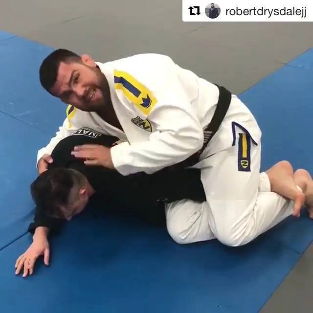 Reverse omoplata from turtle