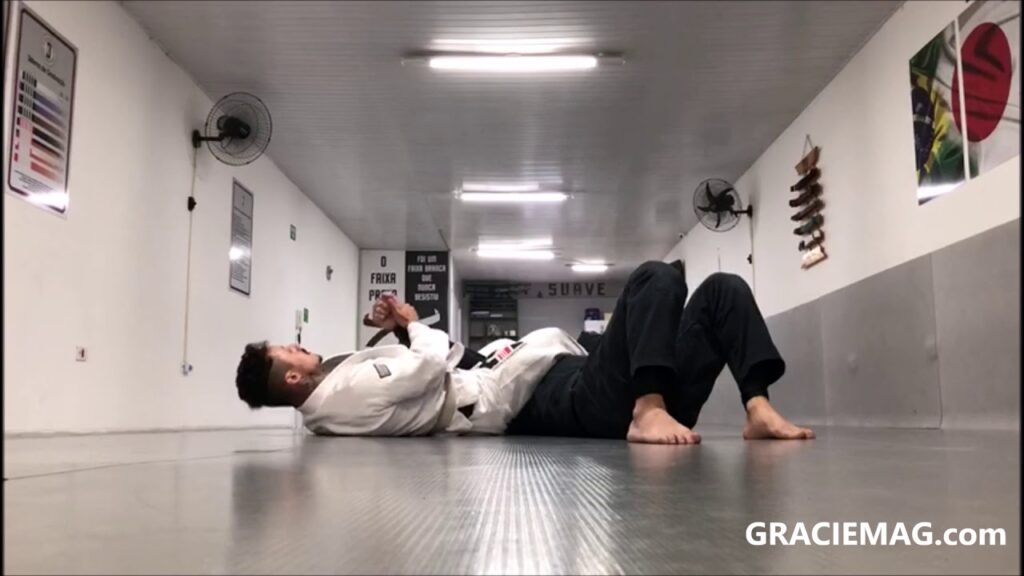 Rodrigo D’angelo ensina drill de passagem de guarda com finalização