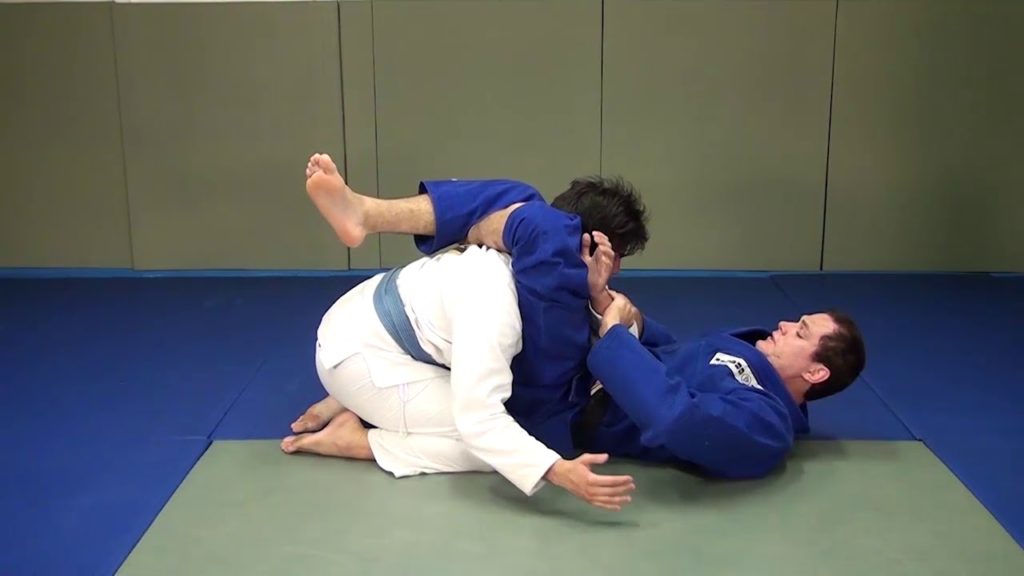 Roger Gracie ensina: triângulo, aula 2!