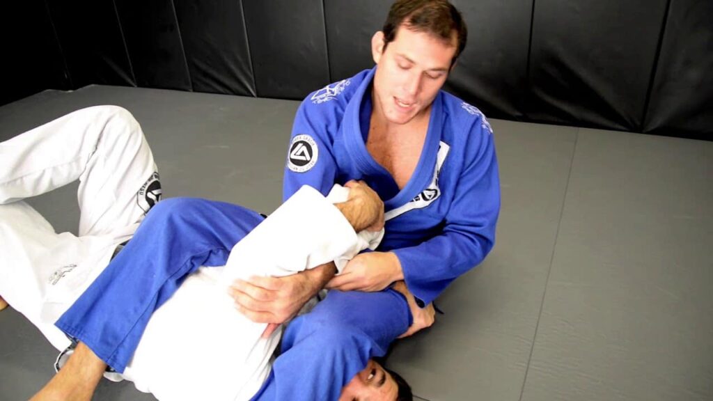 Roger Gracie ensina uma maneira super eficiente de pegar o braço!