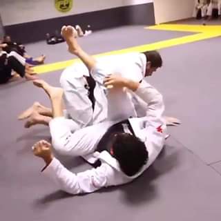 Roger Gracie rolling with Felipe Pena