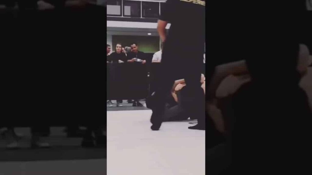 Rubber Guard puts opponent to sleep 😴 💤 #jiujitsu #bjj #shorts