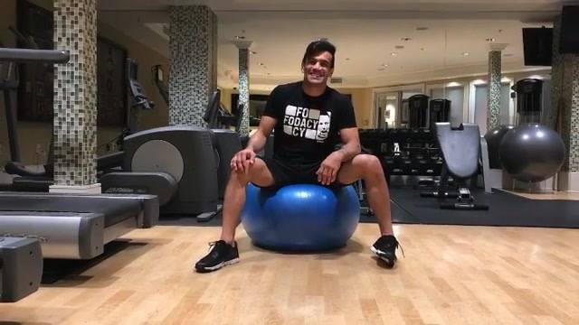 Rubens Cobrinha showing another way to workout or warm up
