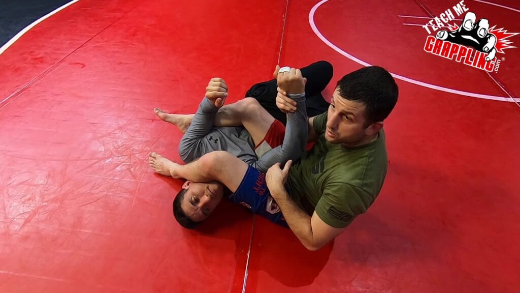 SIMPLE Armbar from the Mount! (Beginner Troubleshooting)