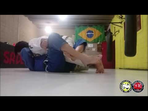 Sergio Ribeiro ensina a usar a cabeça para passar a meia-guarda no Jiu-Jitsu