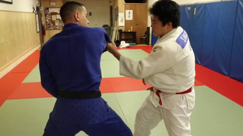 Shintaro Higashi - Judo Gripping - Sode Tsurikomi Goshi Throw