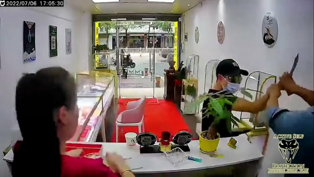 Shop Owner Has The Skills To Stop The Robber Without Hurting Anyone