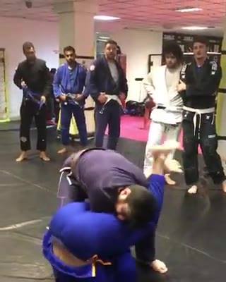 Simple way to set up a flying armbar