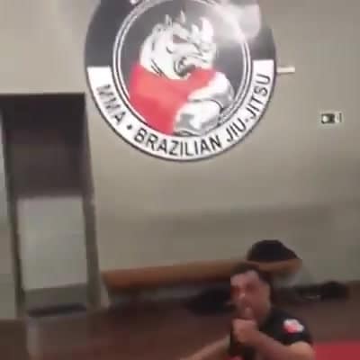 Slick kneebar from half guard pass by @cristianotitilazzarini