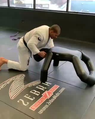 Solo Drilling with this awesome grappling dummy by Mahamed Aly
