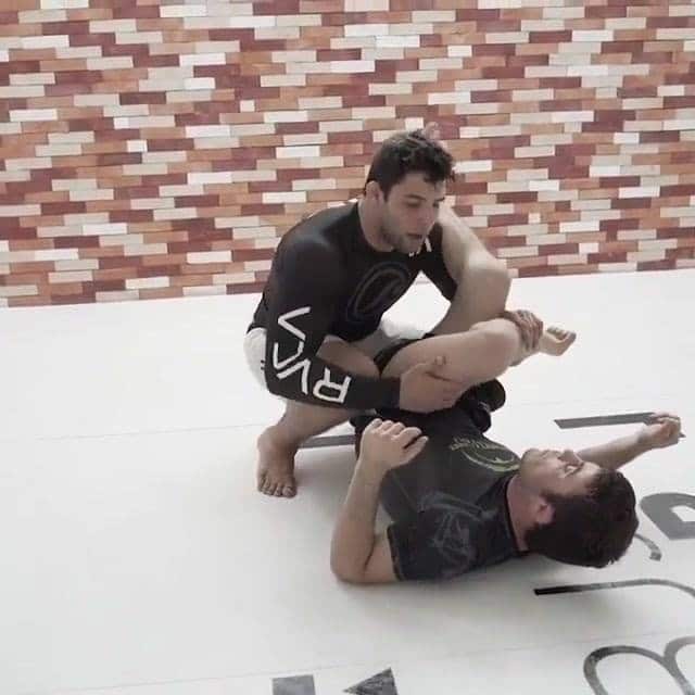 Some very nice nogi passing details by Marcus Buchecha