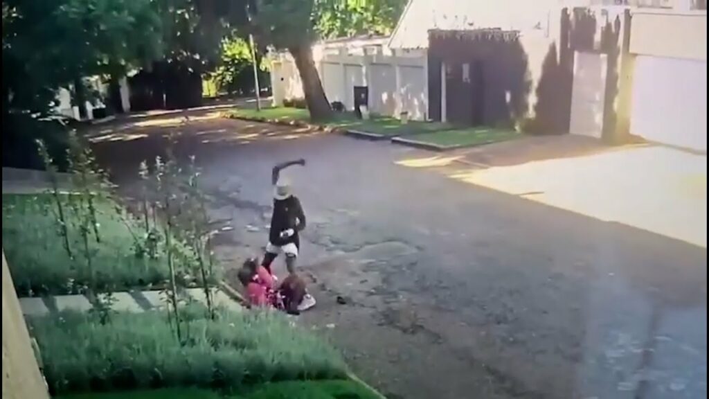 South African Mugger Learns Who Are The People In His Neighborhood
