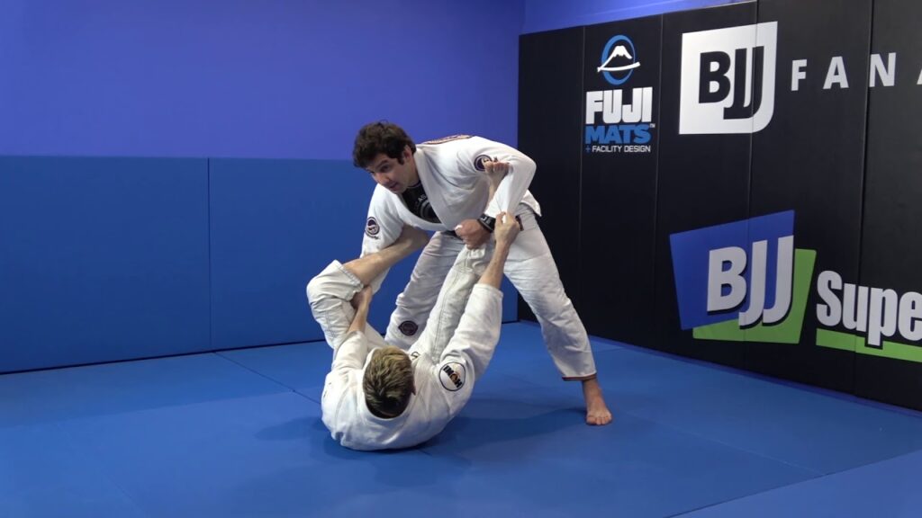 Spider Lasso Step Drag Back Pass by Lucas Lepri