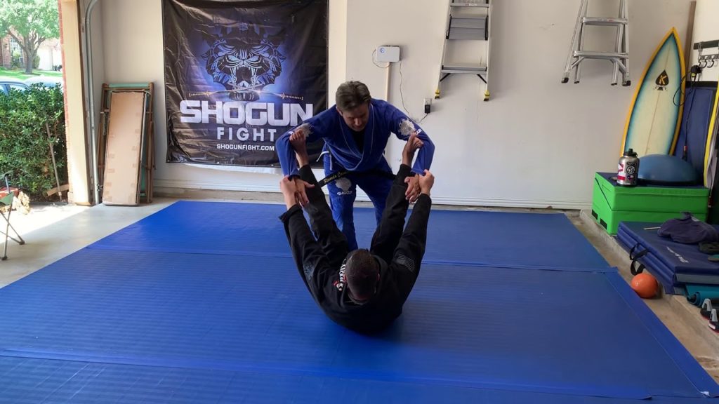 Spider guard pass with armbar / passando a guarda aranha  finalizando com armlock