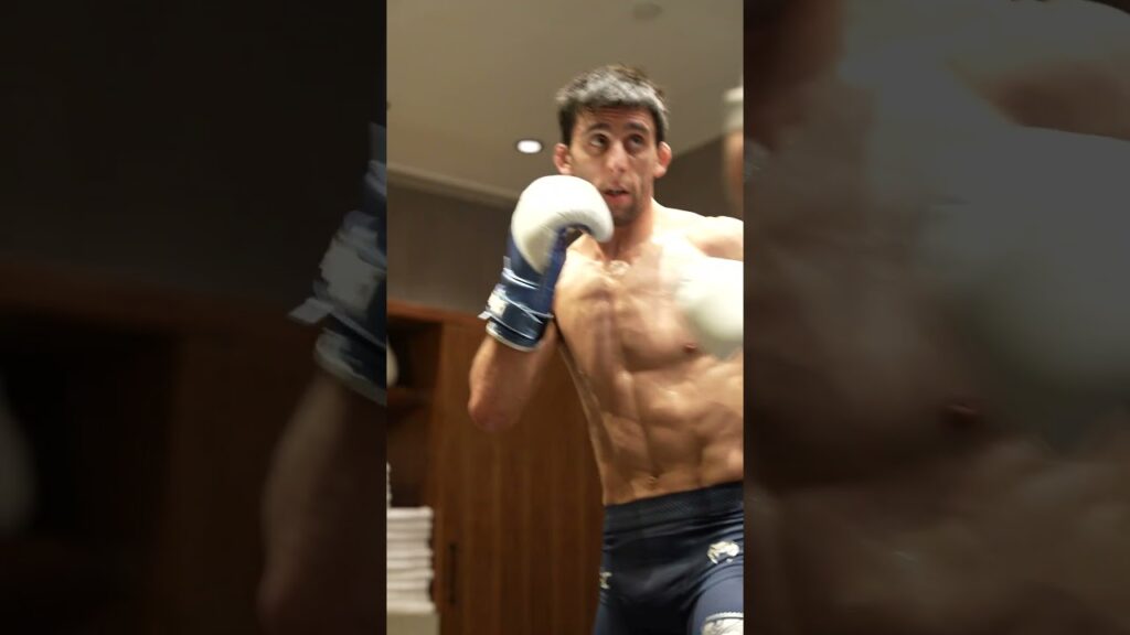 Steve Erceg getting that last training session in before Saturday 👀 #UFCMexico