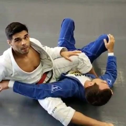 Stuck in closed guard? Here you have a possible way to get out