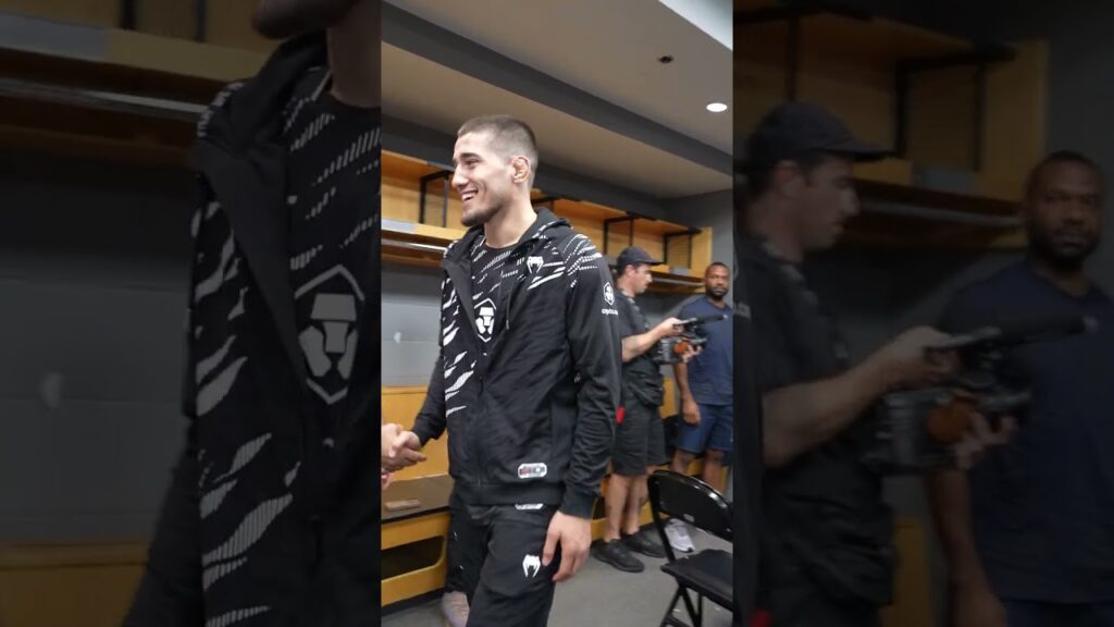 Susurkaev gets a congrats from Khamzat and team 🤝 #ufc319