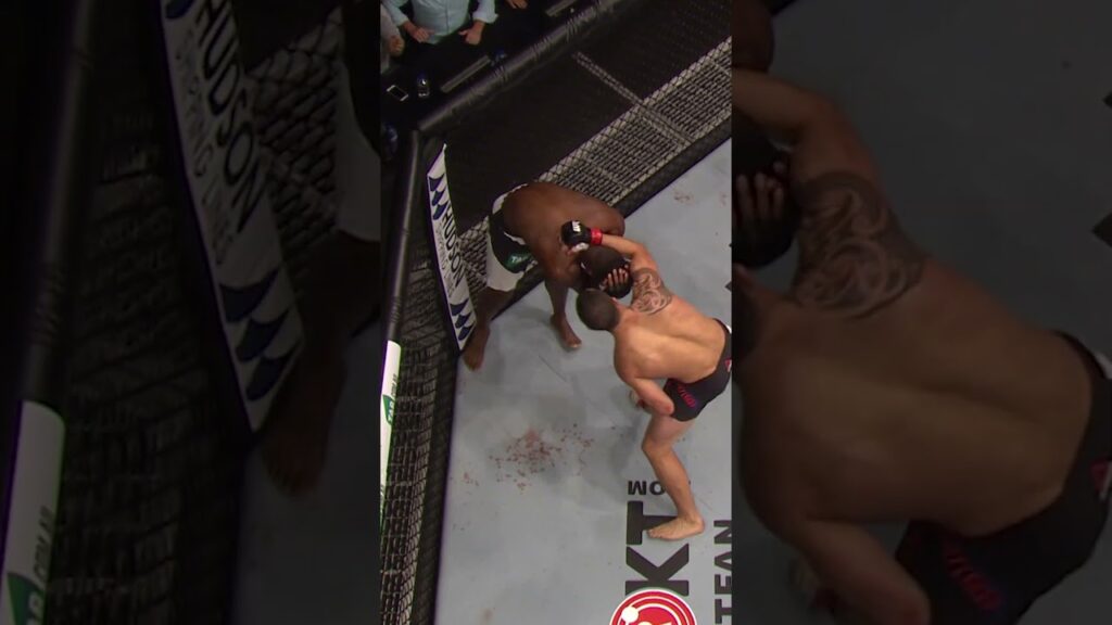 THE CROWD WENT CRAZY 😳 #ufcabudhabi