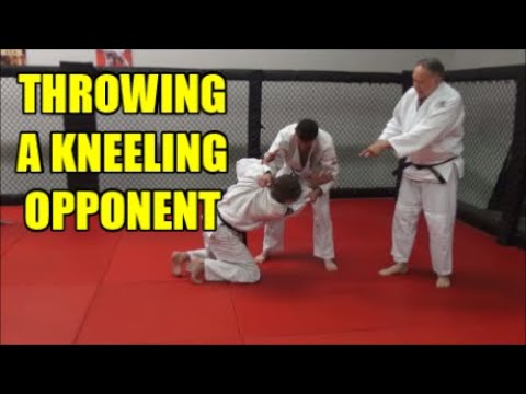 THROWING A KNEELING OPPONENT