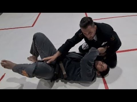 TRÊS RASPAGENS DA GUARDA LAÇADA 🥋 FEU BJJ