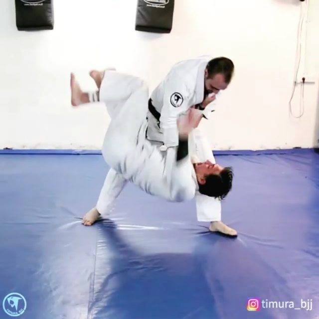 Tai Otoshi > Armbar
Unexpected throw from this side stance.
 credit @timura_bjj