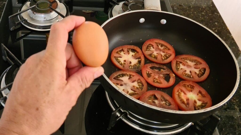 Tem tomates e ovos? Receita simples, barata e deliciosa .