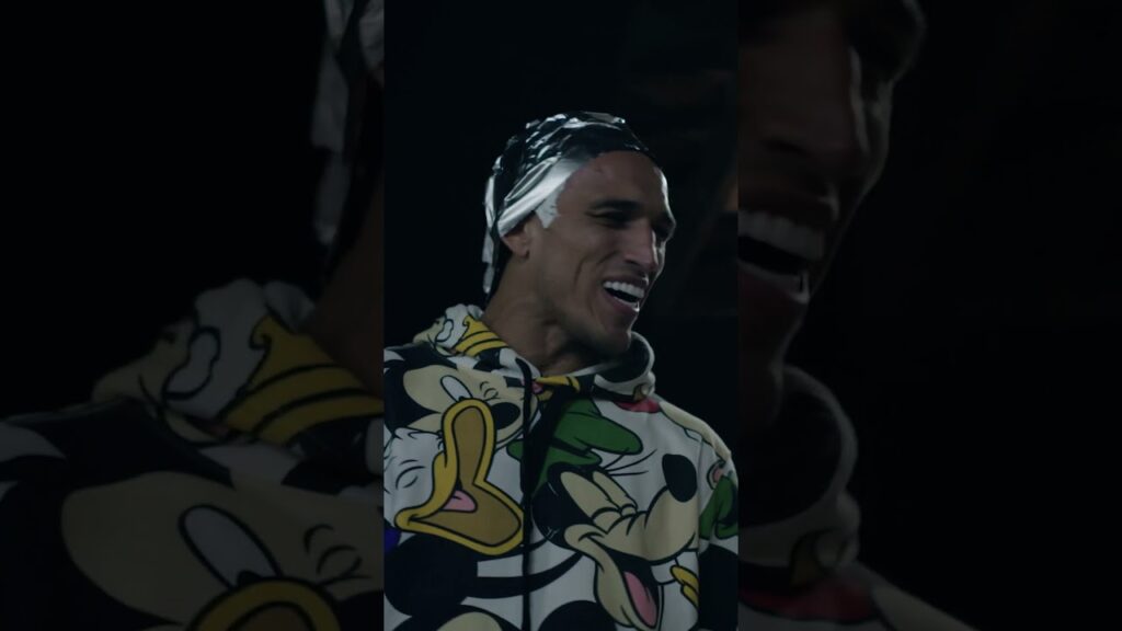 The BLONDE is BACK for Charles Oliveira 👀