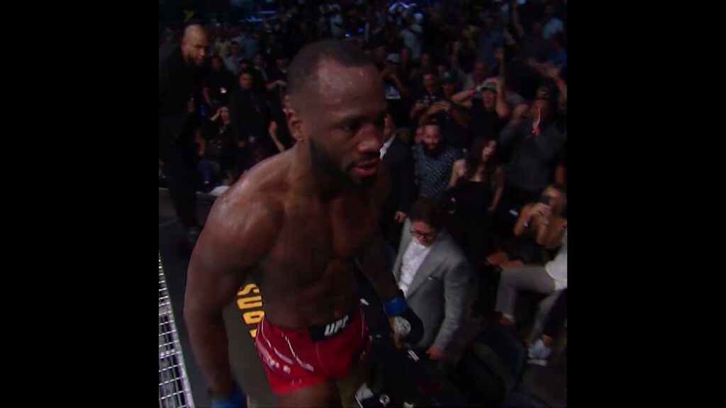 The corner CALLED THE HEAD KICK 🚨 #ufclondon