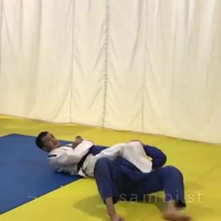 There’s a variation of Kata Guruma with Juji Gatame by @sunnatullo_2