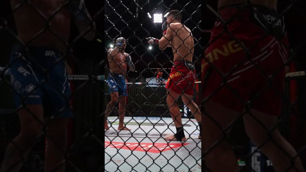 This elbow π¨ Chris Padilla stops Rongzhu #ufcvegas97