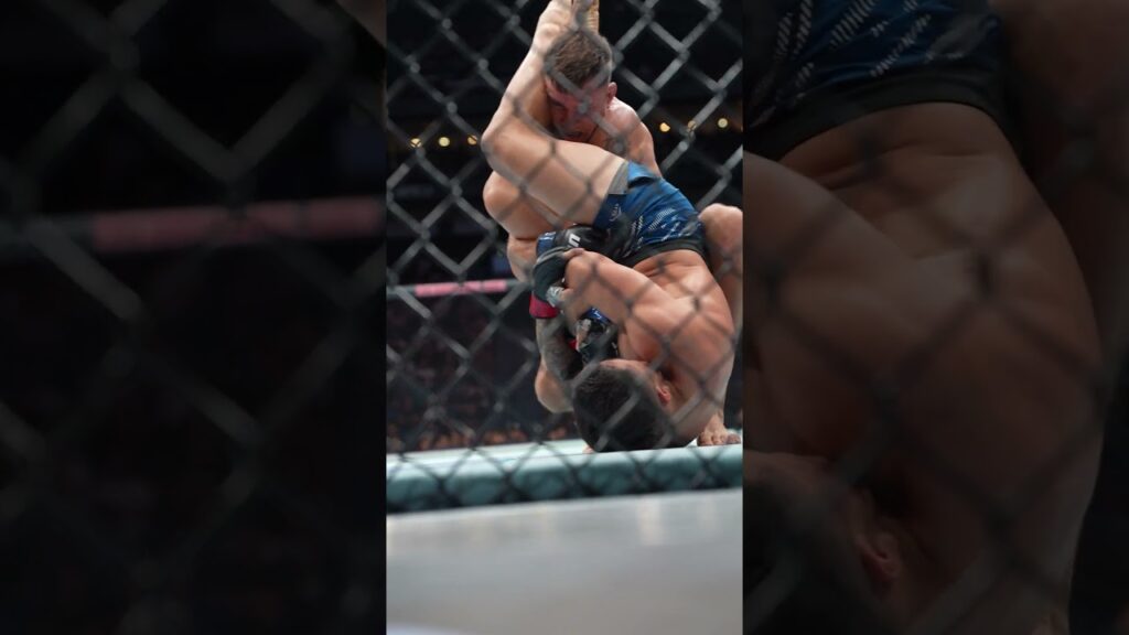 This one goes the distance!! 👀 #ufc318