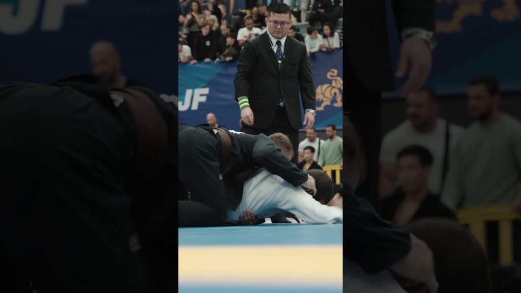 This pass and finish from Lucas Bernert was a thing of beauty. #bjj #ibjjf #jiujitsu