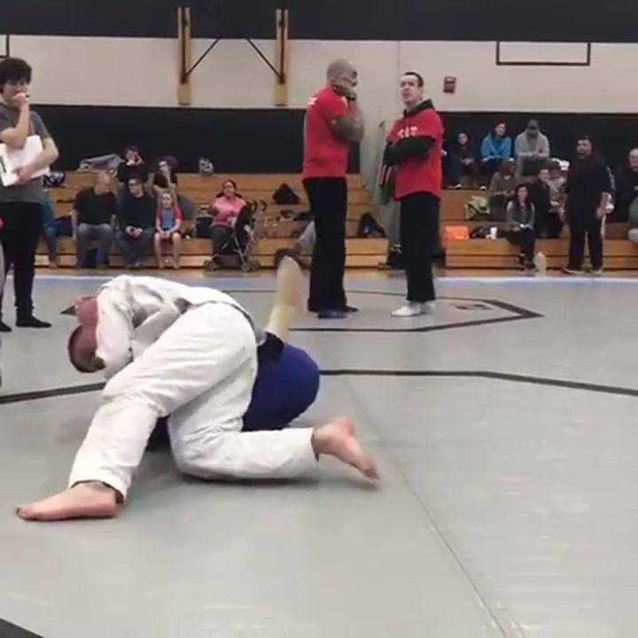 This was just an amazing gogoplata?  credit: @annabelle_bjj