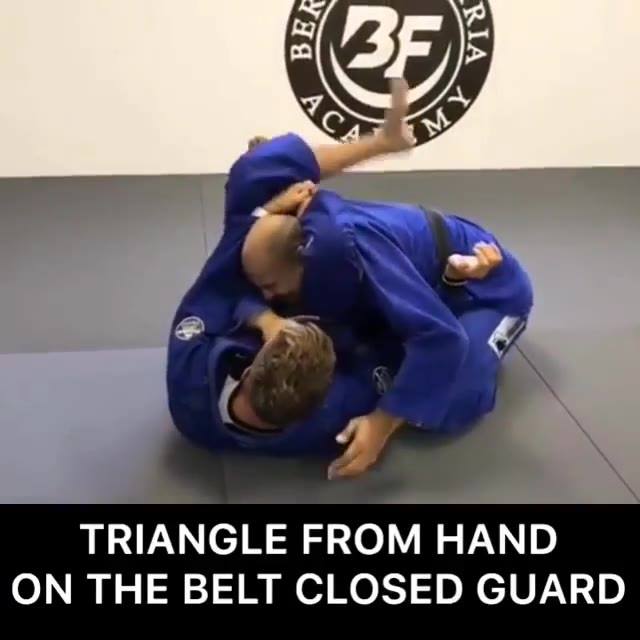Triangle from hand on the belt closed guard
