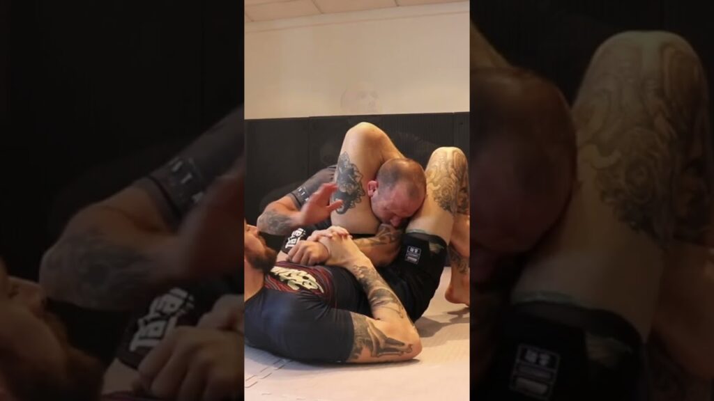 Try this triangle from a failed butterfly sweep in BJJ #bjj #jiujitsu #brazilianjiujitsu #grappling